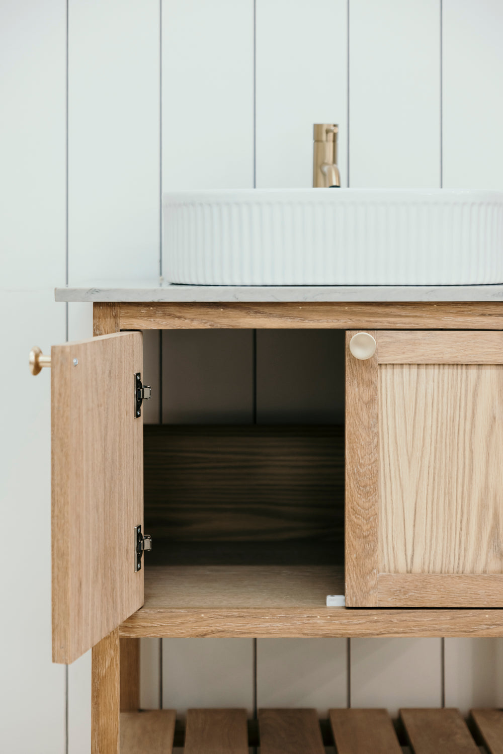 The Classic Shaker Oak Single Vanity
